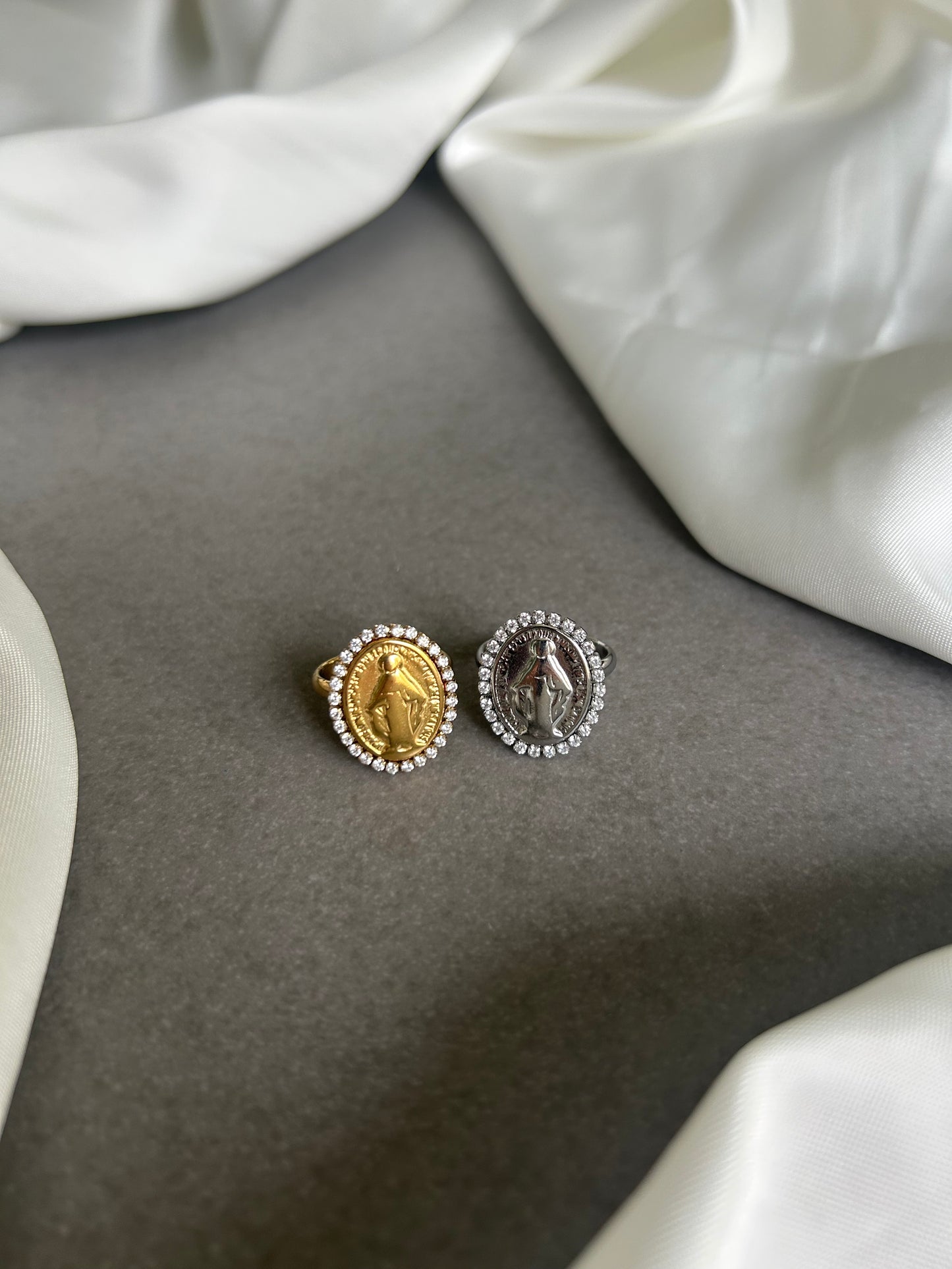 Anello Madonna di Luce Oro